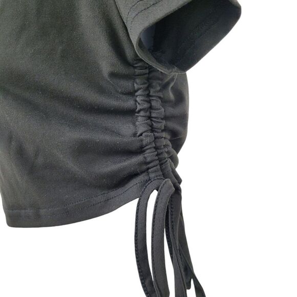 2/$20 Y2K Black & White Crop Top Size: Small - Picture 4 of 5